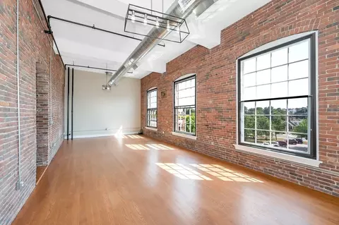 491 Dutton St #413, Lowell, MA 01854