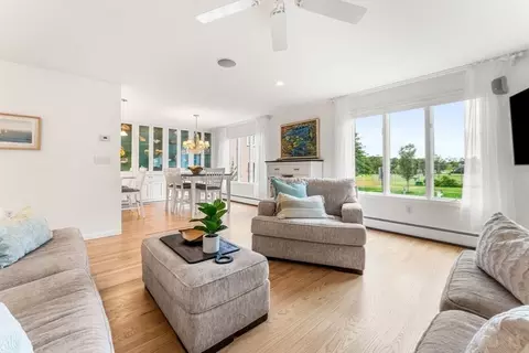 64 Beach St, Manchester, MA 01944