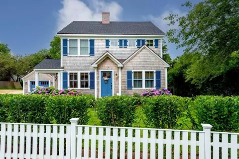 106 Peases Point Way S, Edgartown, MA 02539