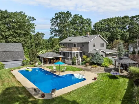 11 Mayflower Cir, Leicester, MA 01524