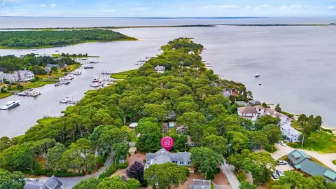 8 Seconsett Point Rd, Mashpee, MA 02649