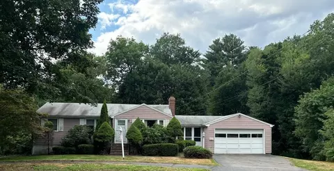 19 Lee Cir, Hudson, MA 01749