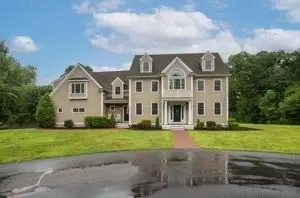 33 Farmside Dr, Pembroke, MA 02359