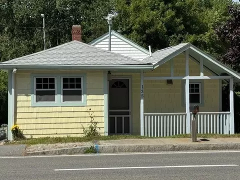 135 Fairhaven Rd, Mattapoisett, MA 02739