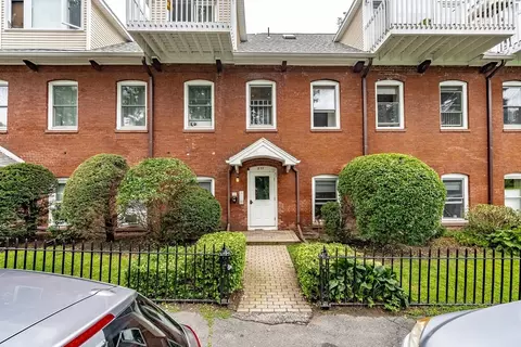 53 Clark Ave # B, Northampton, MA 01060