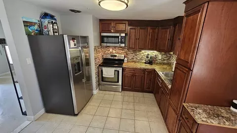 45 Wallace St, Springfield, MA 01119 photo 12