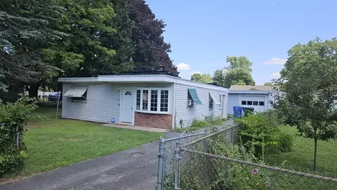 45 Wallace St, Springfield, MA 01119 photo 2