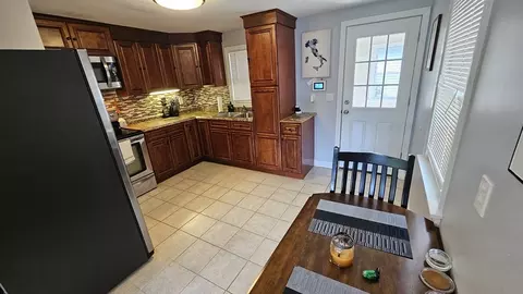 45 Wallace St, Springfield, MA 01119 photo 11