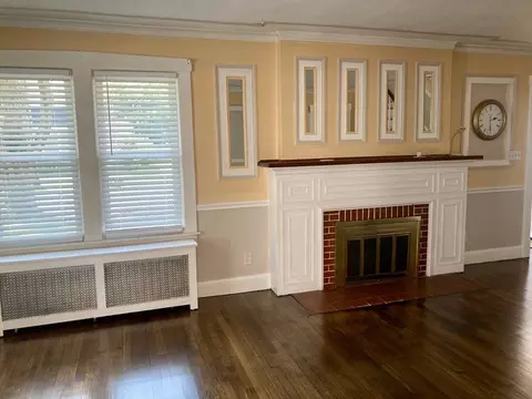 19 Eton St, Springfield, MA 01108 photo 5