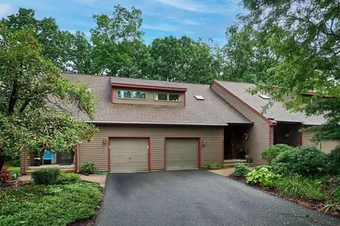 407 Fairway Vlg #D-7, Leeds, MA 01053