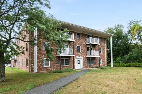 16 Woodman Way #17, Newburyport, MA 01950