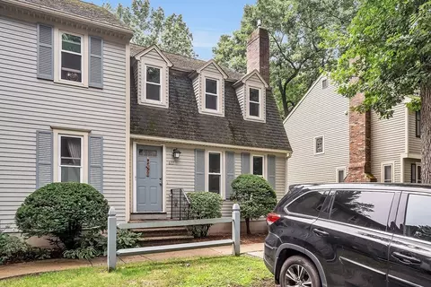 611 Wellman Ave #611, Chelmsford, MA 01863