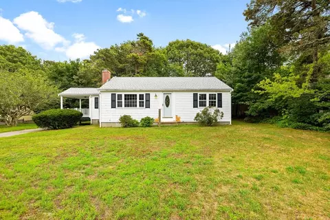 102 Starbuck Ln, Yarmouth, MA 02675