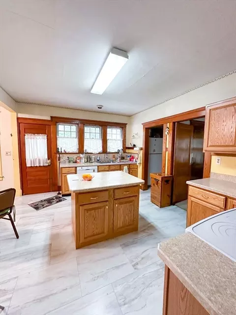 83 Virginia St, Springfield, MA 01108 photo 6