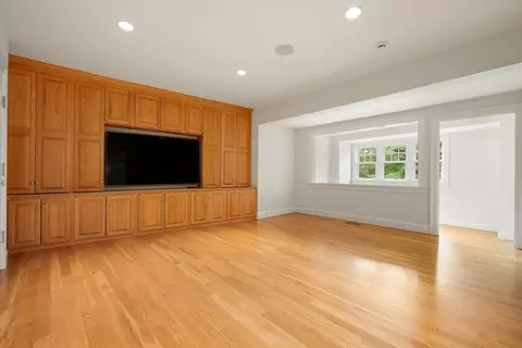 Living - 10 Wilsons Way, Dover, MA 02030 photo 5 of 7