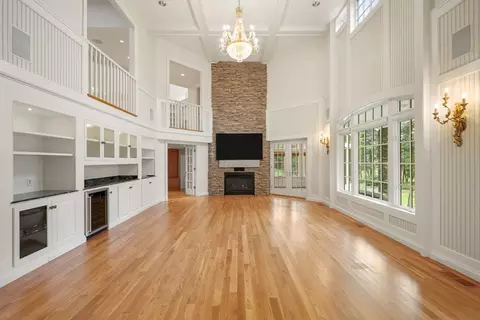 Living - 10 Wilsons Way, Dover, MA 02030 photo 2 of 7