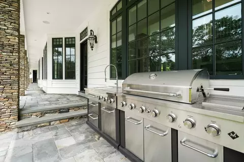 Exterior - 10 Wilsons Way, Dover, MA 02030 photo 6 of 7