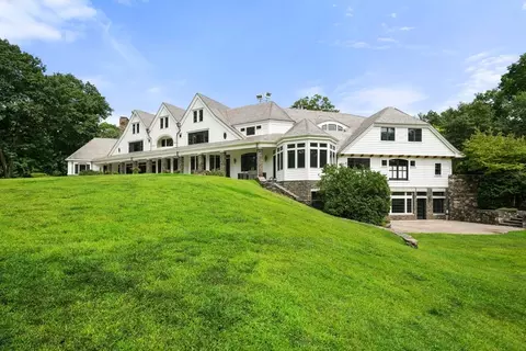Exterior - 10 Wilsons Way, Dover, MA 02030 photo 2 of 7