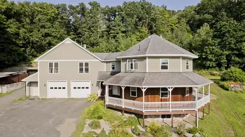 68 Amherst St, Granby, MA 01033