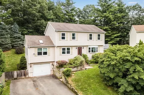 26 Vale Cir, Springfield, MA 01118
