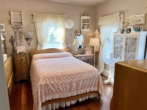 Bedroom - 216 Springvale Ave, Everett, MA 02149 photo 2 of 3