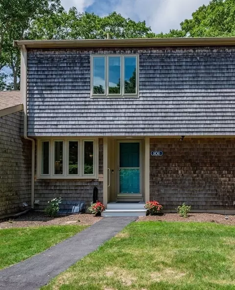 101 Falmouthport Dr #101, Falmouth, MA 02536