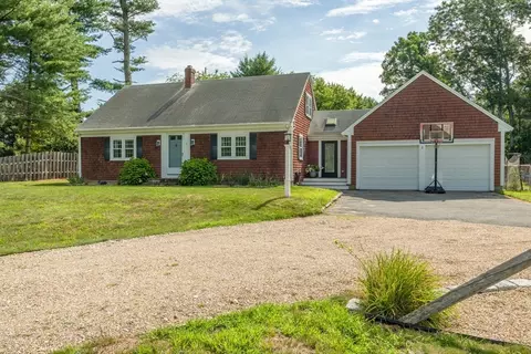 7 Baker Ln, Lakeville, MA 02347