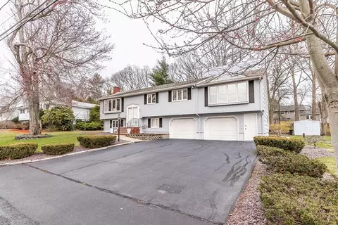 94 Candy Ln, Brockton, MA 02301