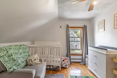Bedroom - 5 Oak St, Gloucester, MA 01930 photo 2 of 7