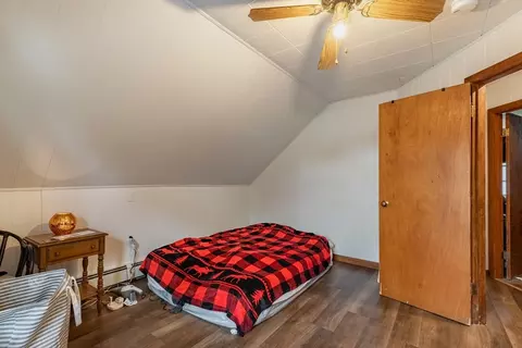 Bedroom - 5 Oak St, Gloucester, MA 01930 photo 5 of 7