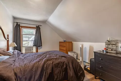 Bedroom - 5 Oak St, Gloucester, MA 01930 photo 3 of 7
