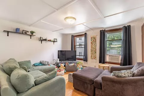 Living - 5 Oak St, Gloucester, MA 01930 photo 1 of 2
