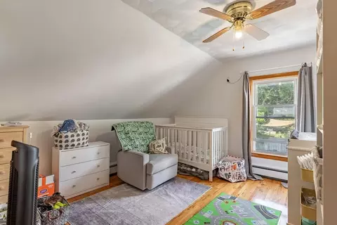 Bedroom - 5 Oak St, Gloucester, MA 01930 photo 1 of 7