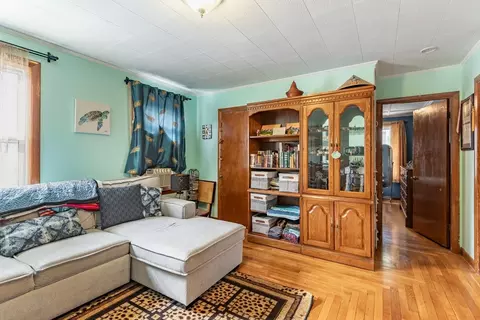 Living - 5 Oak St, Gloucester, MA 01930 photo 2 of 2