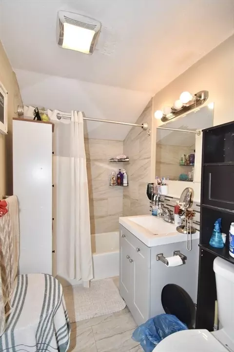 Bath - 57-66 E Bay Path Ter, Springfield, MA 01109 photo 3 of 3