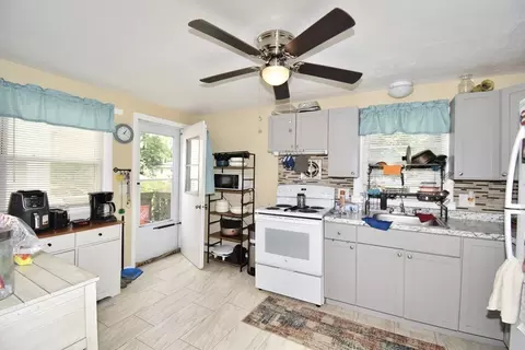 Kitchen - 57-66 E Bay Path Ter, Springfield, MA 01109 photo 3 of 6