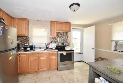 Kitchen - 57-66 E Bay Path Ter, Springfield, MA 01109 photo 6 of 6