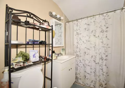 Bath - 57-66 E Bay Path Ter, Springfield, MA 01109 photo 1 of 3