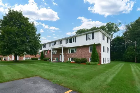 91 Elm St #6, Uxbridge, MA 01569