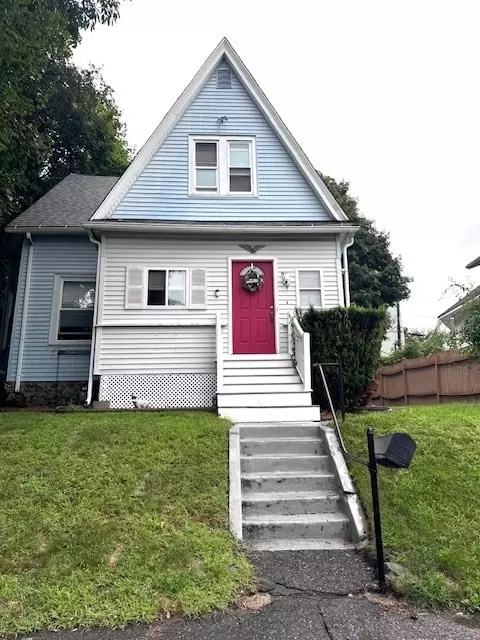 7 Gloucester Rd, Worcester, MA 01607