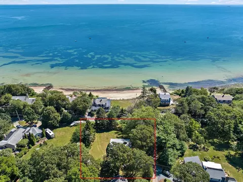 118 Manomet Ave, Plymouth, MA 02360