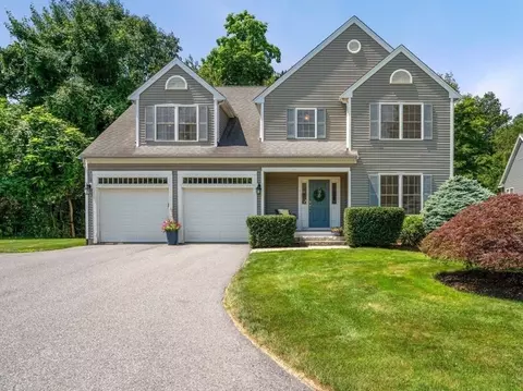 4 Misty Ln, Walpole, MA 02032