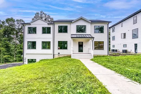 11 Flanagan Dr, Shrewsbury, MA 01545