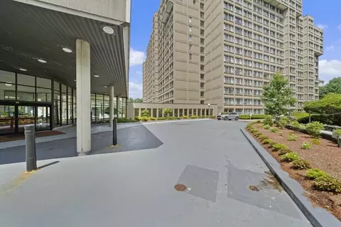 250 Hammond Pond Pkwy #PH-4, Chestnut Hill, MA 02467