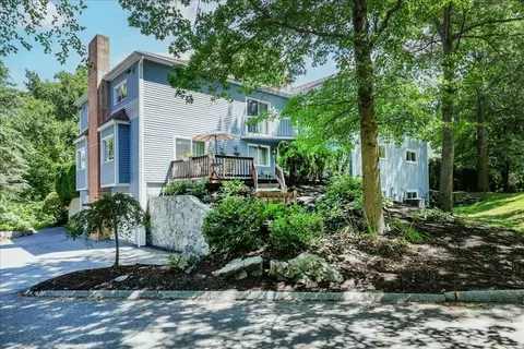 10 Red Jacket Ln #10, Salem, MA 01970