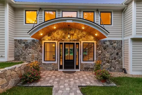 15 Rowley Bridge Rd, Topsfield, MA 01983