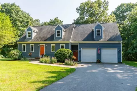 18 Goldfinch Dr, Dartmouth, MA 02747