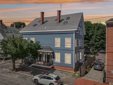 40 Federal St #B, Newburyport, MA 01950