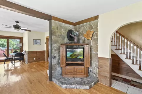 Entry Way - 8 Royal Rd, Worcester, MA 01603 photo 1 of 2