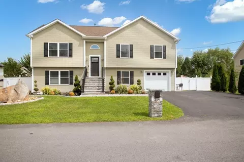 214 Lynwood St, Fall River, MA 02721